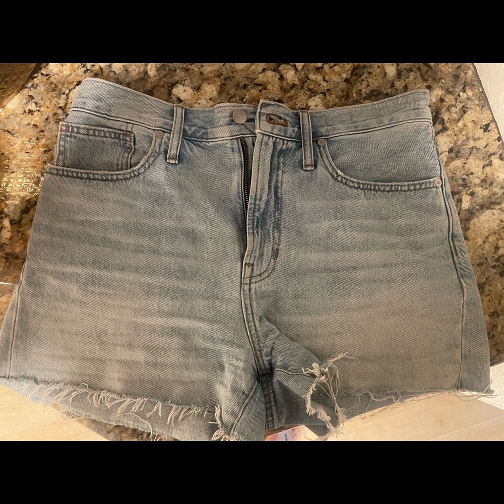 Madewell high waisted light wash jean cutoff shorts! Size 29